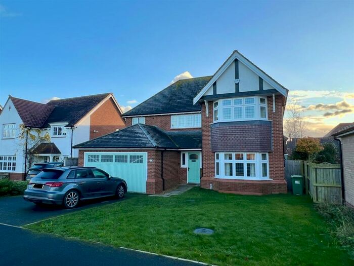 4 Bedroom Detached House For Sale In Kings Meadow, Farndon, Chester, CH3