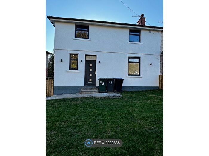 3 Bedroom Semi-Detached House To Rent In Smith Avenue, Bradford, BD6