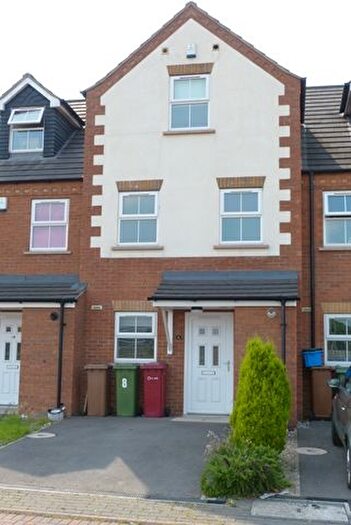 3 Bedroom Town House To Rent In Ashby Crescent, Scunthorpe, DN16
