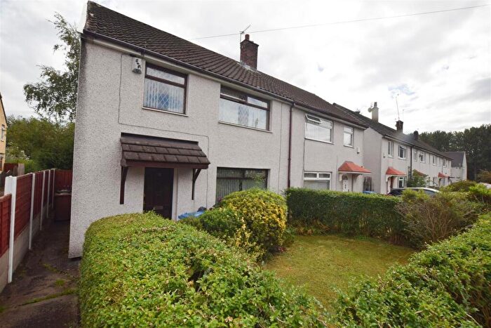 3 Bedroom Semi-Detached House For Sale In Hawkshead Drive, Middleton, Manchester, M24