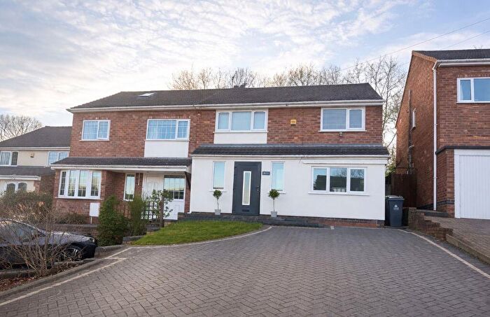 3 Bedroom Semi Detached House For Sale In Foxwood Avenue, Great Barr, Birmingham, B43