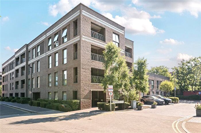 1 Bedroom Apartment For Sale In Adenmore Road, London, SE6