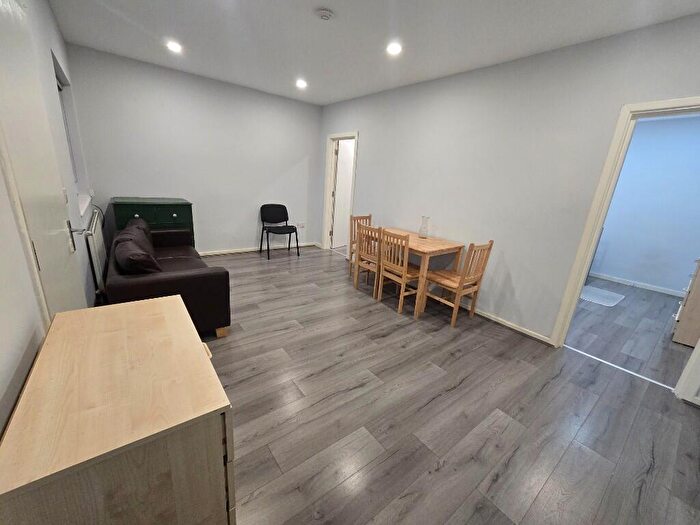 2 Bedroom Flat To Rent In Southwark Park Road, London, SE16