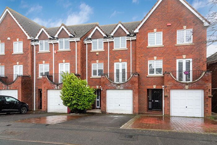 4 Bedroom End Of Terrace House For Sale In Deverills Way, Slough, SL3