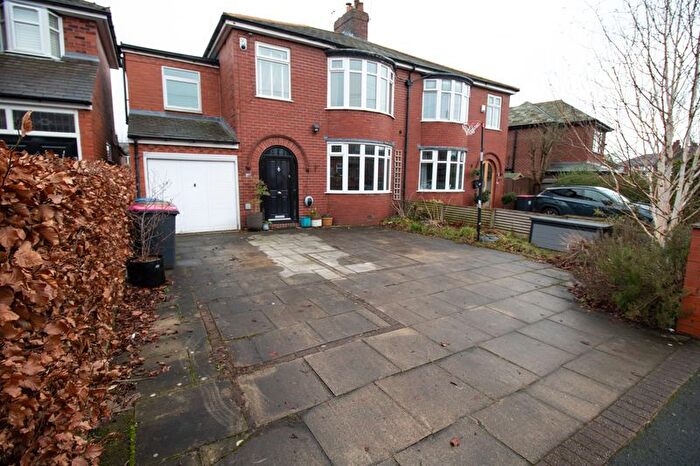 5 Bedroom Semi Detached House For Sale In Parr Fold Avenue, Worsley, Manchester, M28