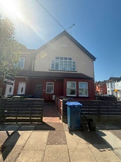 2 Bedroom Flat For Sale In Warrington Road, Harrow, HA1