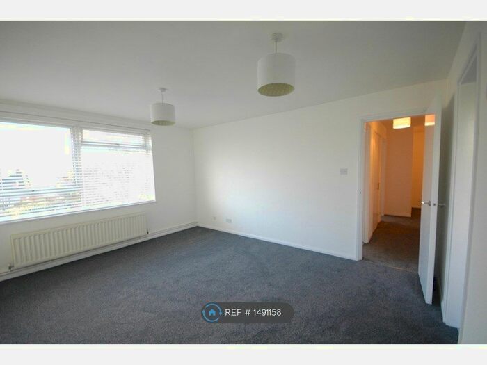 2 Bedroom Flat To Rent In West Park, London, SE9