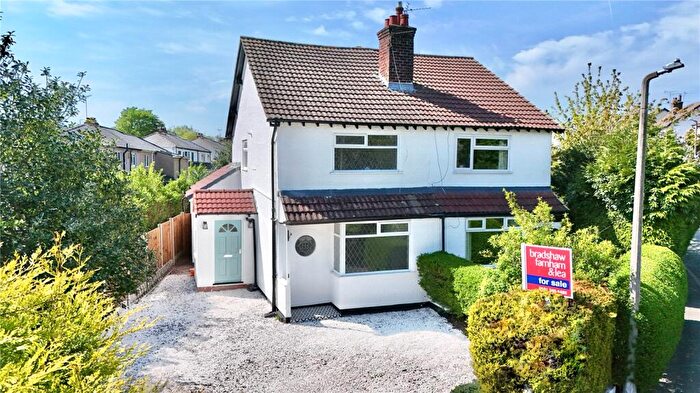 3 Bedroom Semi-Detached House For Sale In Oaklands Drive, Heswall, Wirral, CH61