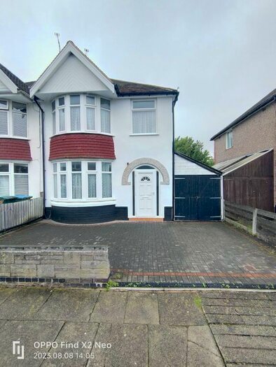 3 Bedroom Semi-Detached House To Rent In Blondvil Street, Cheylsmore, Coventry, CV3