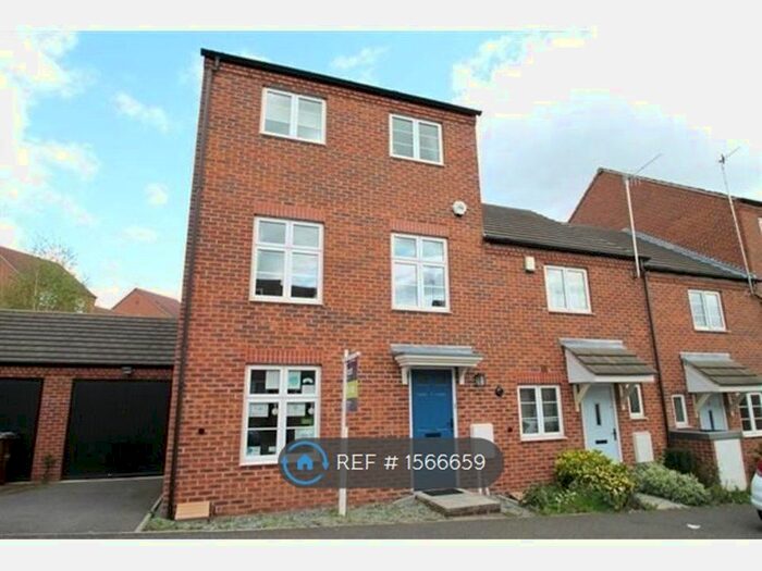 4 Bedroom End Of Terrace House To Rent In Millidge Close, Nottingham, NG5