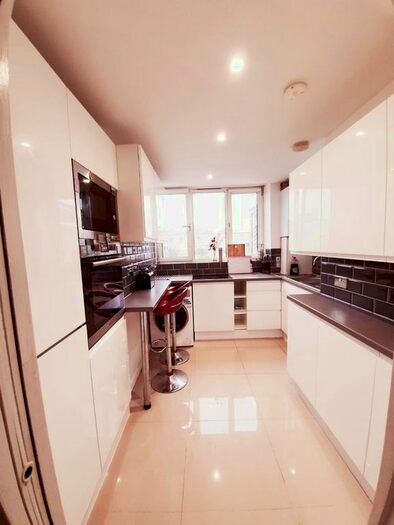 4 Bedroom Flat To Rent In Stepney Way, London, E1