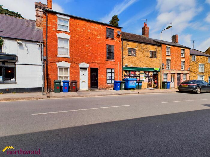 3 Bedroom Terraced House To Rent In West Bar Street, Banbury, OX16