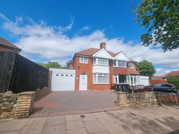 3 Bedroom Semi-detached House For Sale In Green Acres Road, Kings Norton, B38