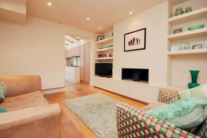 2 Bedroom Flat To Rent In Palmerston Road, Wimbledon, London, SW19