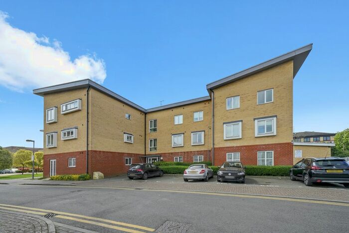 2 Bedroom Flat To Rent In Granger Court, Borehamwood, WD6