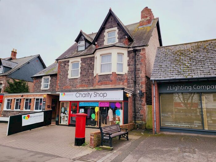 2 Bedroom Flat To Rent In The Avenue, Minehead, TA24