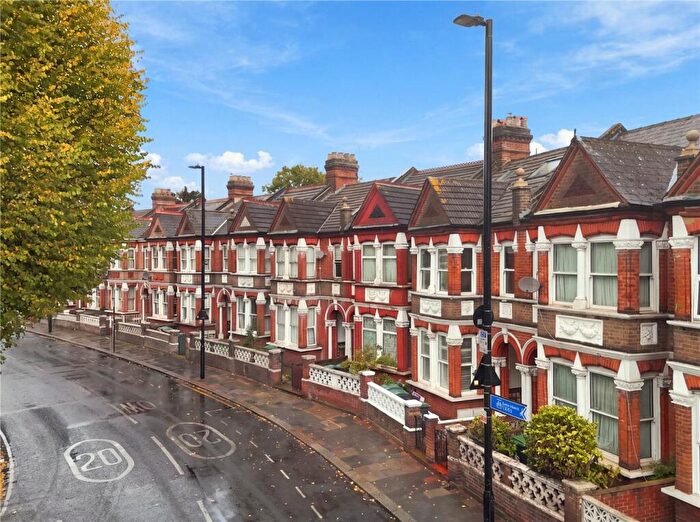 2 Bedroom Apartment For Sale In Philip Lane, London, N15