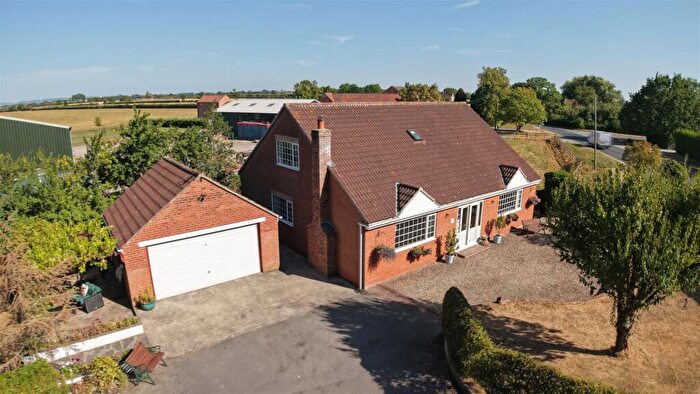 4 Bedroom Detached House For Sale In Station Road, Newland, DN14