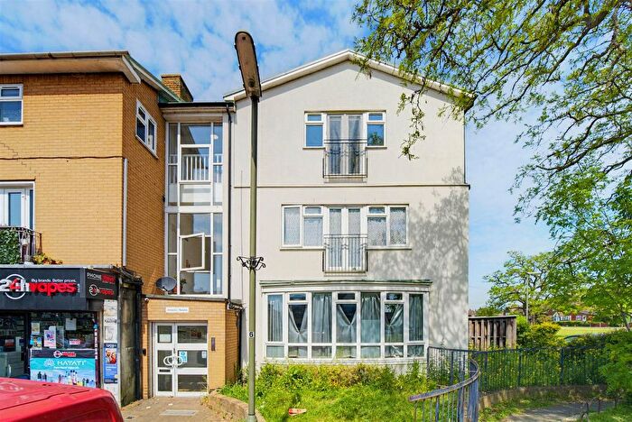 1 Bedroom Flat For Sale In Clare Road, Stanwell, TW19