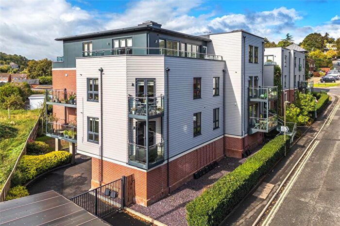 2 Bedroom Apartment For Sale In Deanfield Avenue, Henley-on-Thames, Oxfordshire, RG9