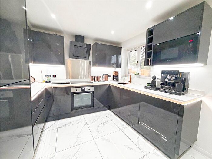 3 Bedroom Semi-detached House For Sale In Grant Close, Blackley, Manchester, M9