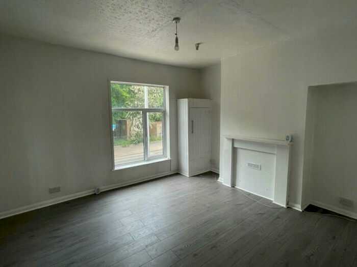 1 Bedroom Flat To Rent In Holderness Road, Hull, Yorkshire, HU9