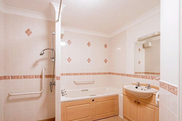 2 Bedroom Property For Sale In Byron Court, Chichester, PO19