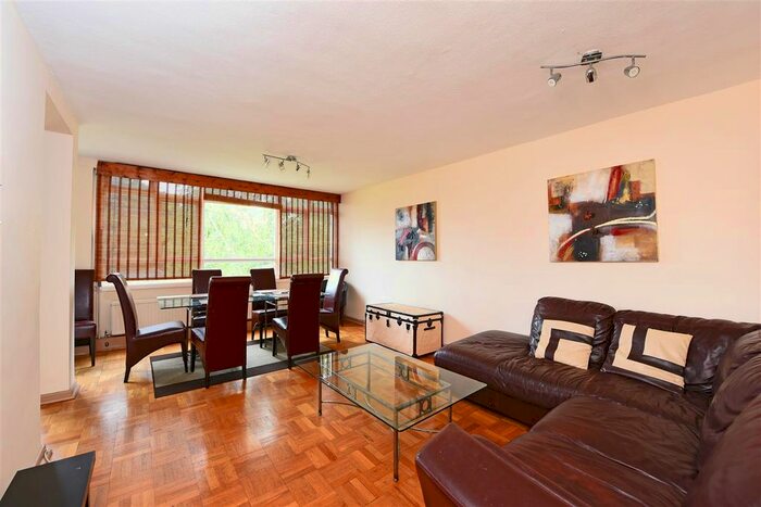3 Bedroom Flat To Rent In Garden Royal, Kersfield Road, Putney, SW15