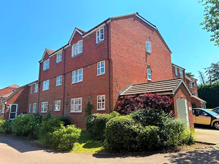 Studio To Rent In Marmet Avenue, Letchworth Garden City, Herts, SG6