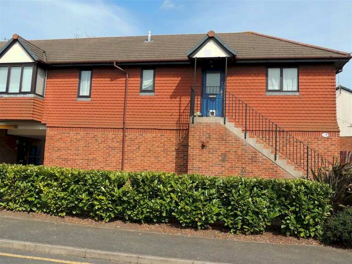 2 Bedroom Flat To Rent In Haig Gardens, Gravesend, DA12