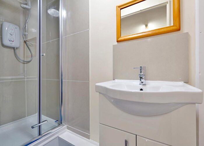 3 Bedroom Flat To Rent In Kingsland Road, London, E8