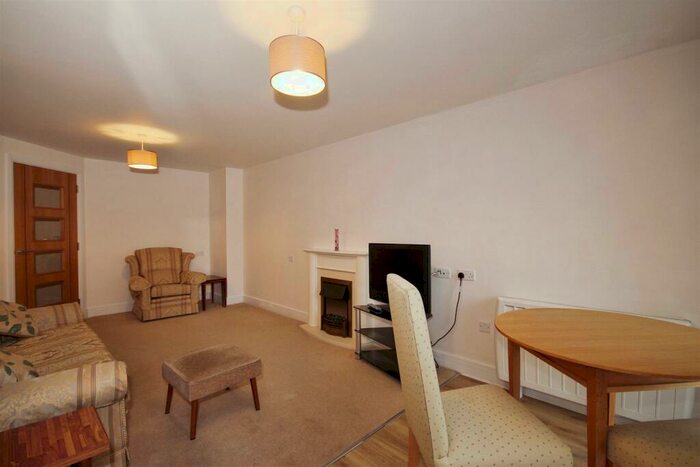 1 Bedroom Apartment For Sale In Wilton Court, Southbank Road, Kenilworth, CV8