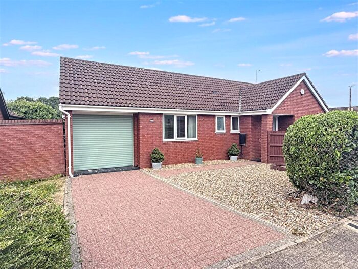 3 Bedroom Detached Bungalow For Sale In Blackmoor Gate, Furzton, Milton Keynes, MK4