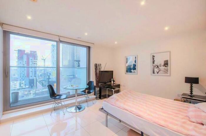 Studio To Rent In Pan Peninsula Square, London, E14