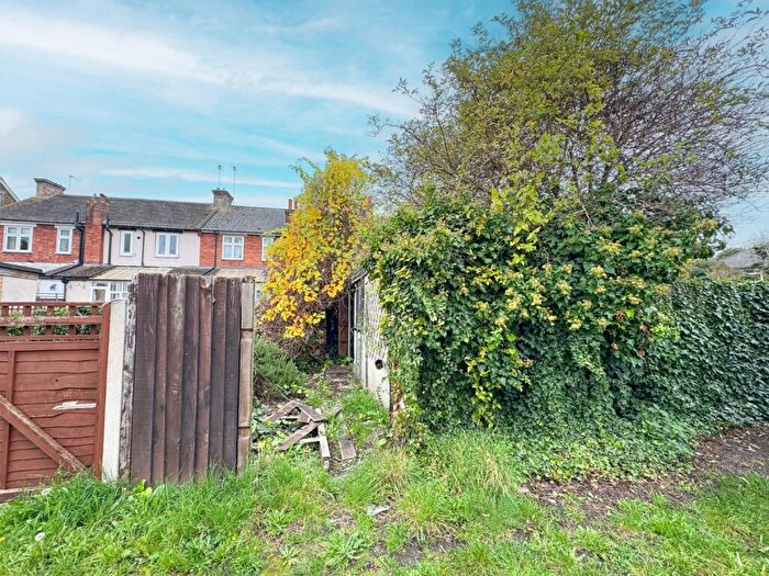 3 Bedroom Terraced House For Sale In Meadow Road, Gravesend, Kent, DA11