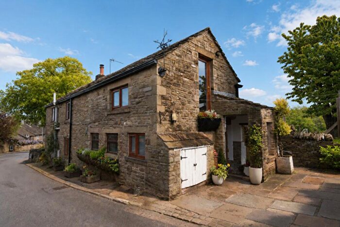 2 Bedroom Detached House For Sale In Macclesfield Road, Kettleshulme, SK23