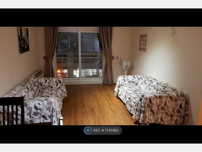 2 Bedroom Flat To Rent In Hudson House, Epsom, KT18