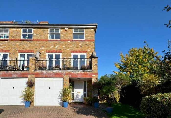 4 Bedroom End Of Terrace House To Rent In Chivenor Grove, North Kingston, Kingston Upon Thames, KT2