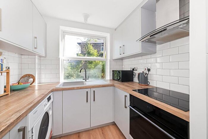 2 Bedroom Apartment For Sale In Versailles Road, Crystal Palace, London, SE20