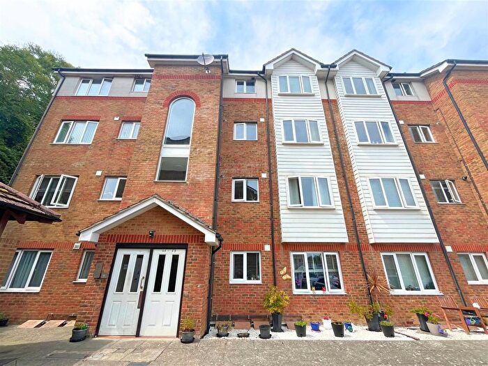 2 Bedroom Flat To Rent In Lovat Mead, St. Leonards-On-Sea, TN38