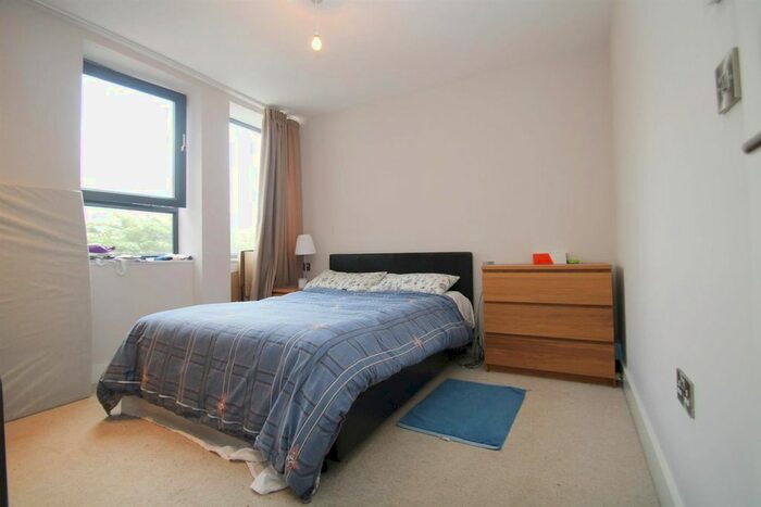 1 Bedroom Flat To Rent In -, Lower Richmond Road, Mortlake, TW9