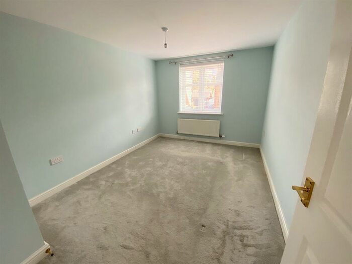 4 Bedroom Town House To Rent In Cardinal Close, Birmingham, B17