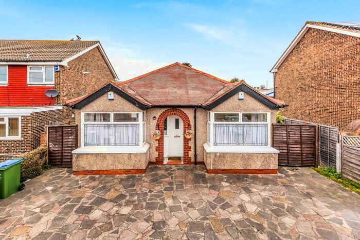 4 Bedroom Bungalow To Rent In Blackfen Road Sidcup, DA15