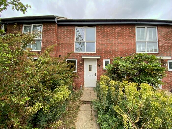 2 Bedroom Semi-Detached House To Rent In Nursery Grove, Gravesend, DA11