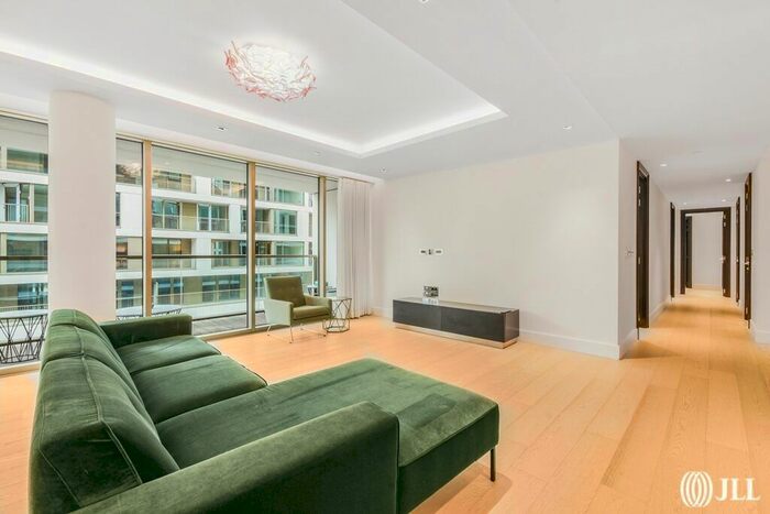 3 Bedroom Flat To Rent In Warwick Lane, London, W14