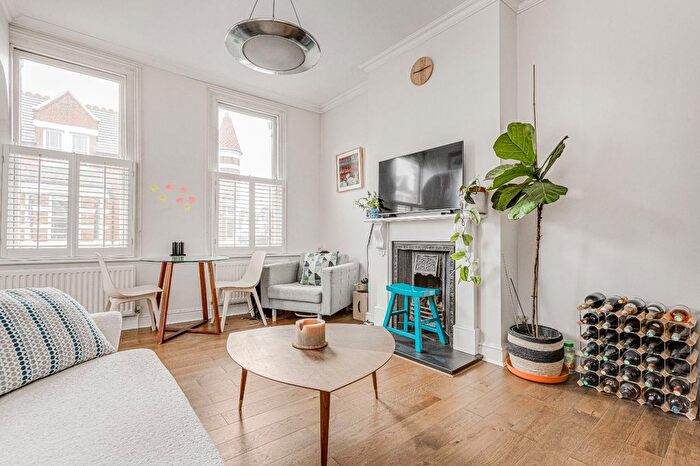 2 Bedroom Flat To Rent In New Kings Road, Parsons Green, SW6