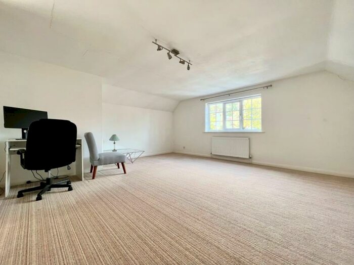2 Bedroom Detached House To Rent In Marlborough Avenue, Hessle, HU13