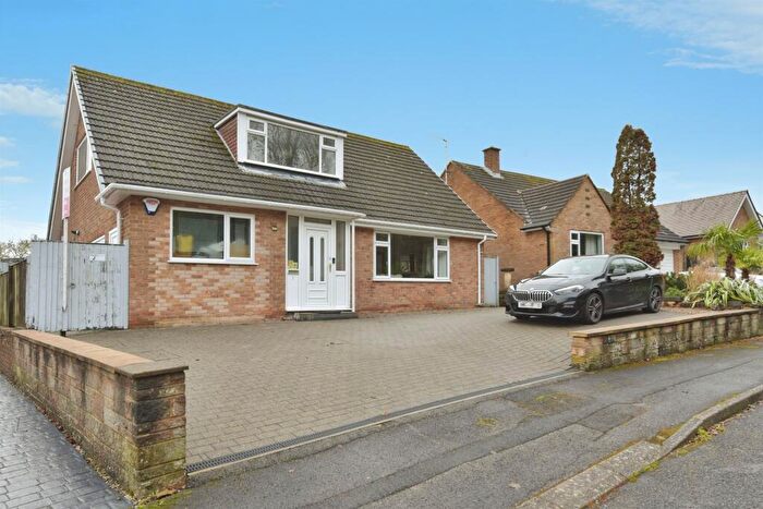 4 Bedroom Detached Bungalow For Sale In Woodside Close, Chesterfield, S40