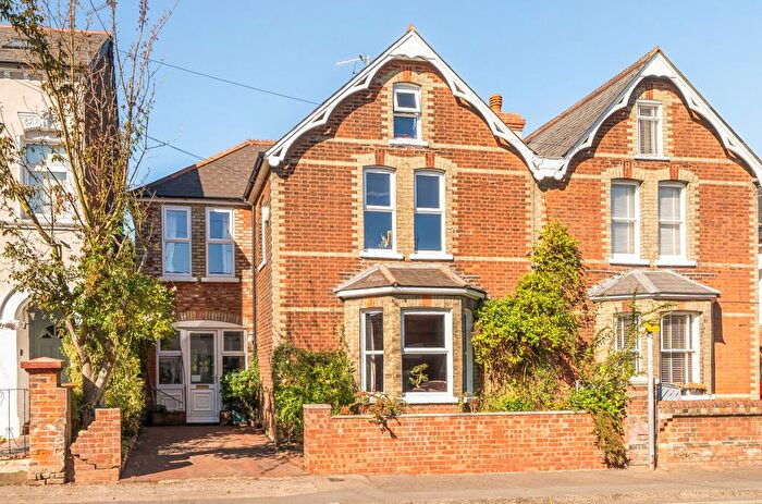 4 Bedroom Semi Detached House For Sale In Soper Grove, Basingstoke, Hampshire, RG21