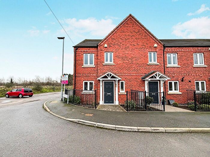 3 Bedroom End Terrace House For Sale In Windlass Close, Loughborough, LE11